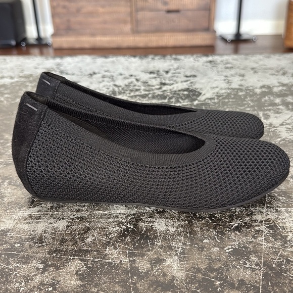Eileen Fisher Black Suede/Mesh Hidden 1" Heel Ballet Flats Size 6.5 - Picture 4 of 5